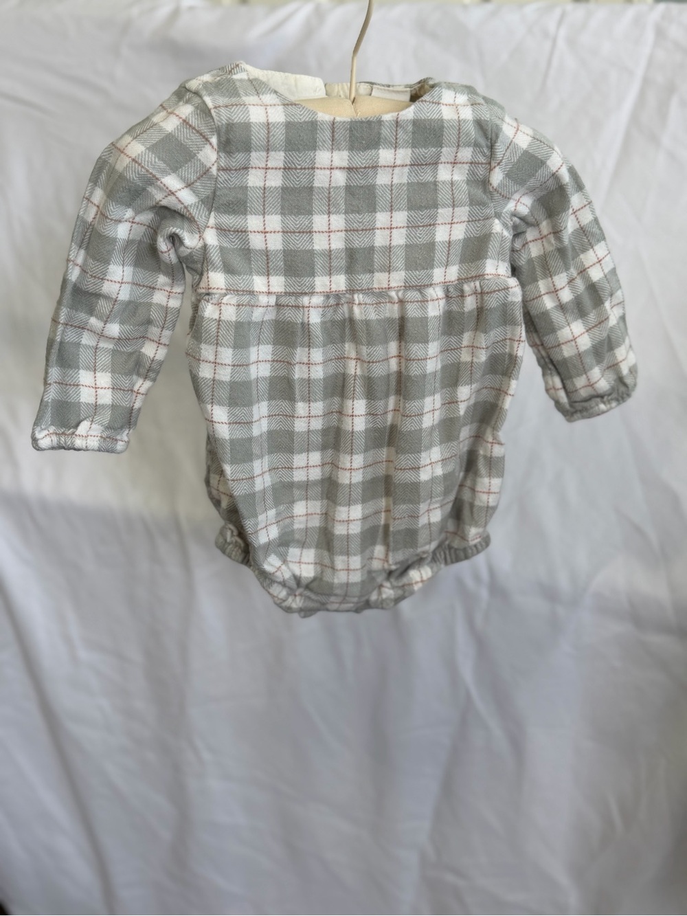 Plaid Long-Sleeve Baby Romper in grey and Cream